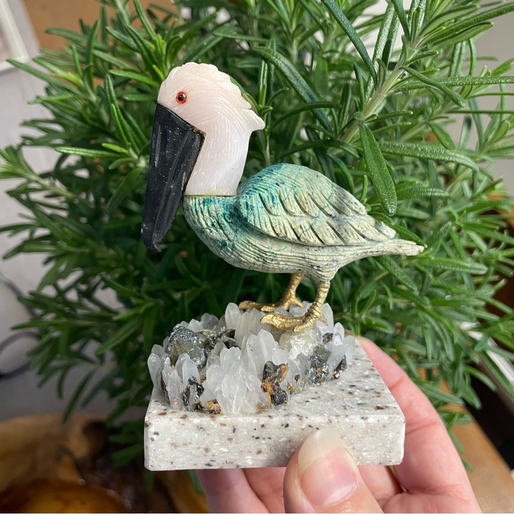 Hand carved crystal bird from Peru. Peruvian crystal bird carving. - Picture 4 of 6